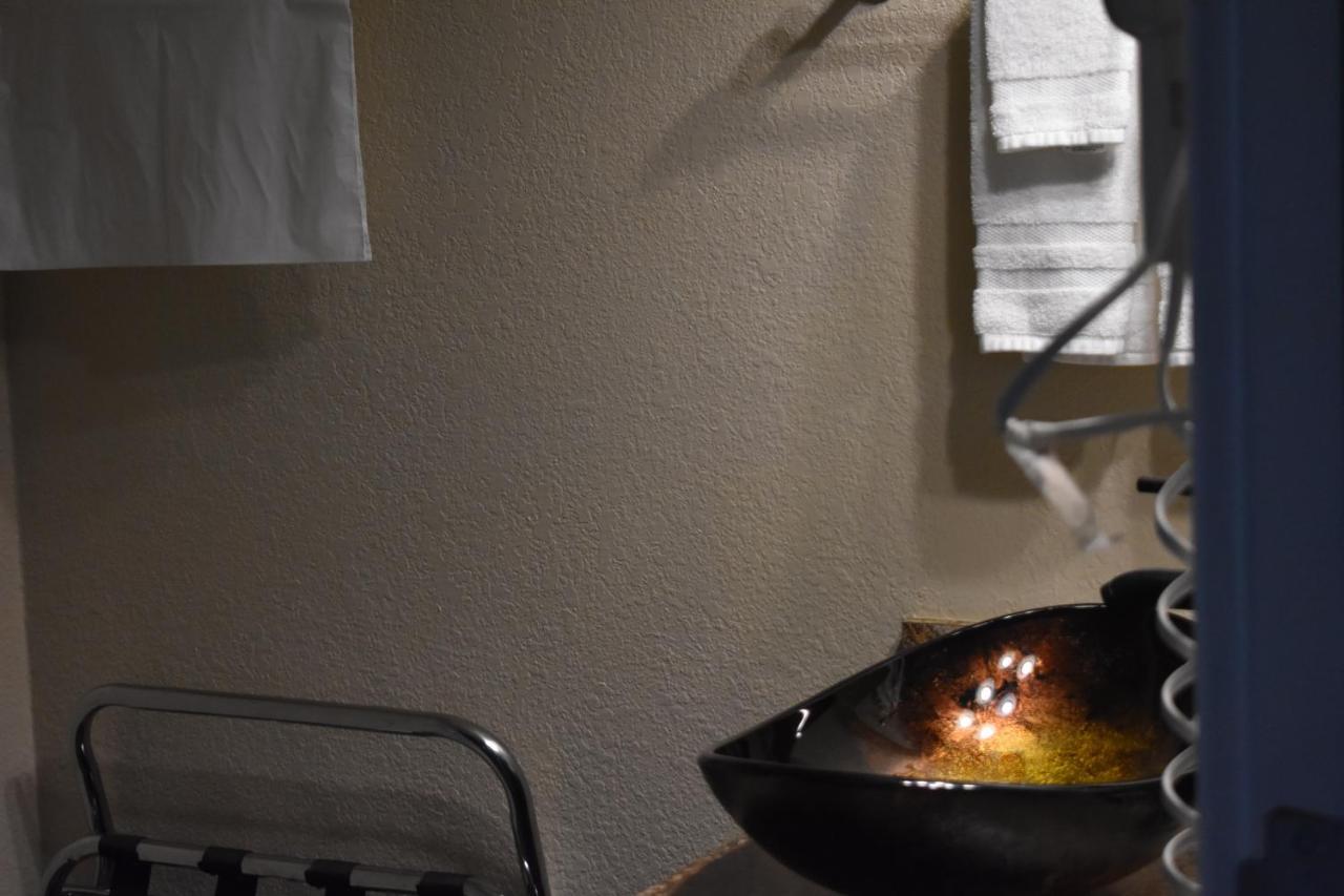 Lighthouse Cove Inn Бандон Экстерьер фото A pot of boiling oil