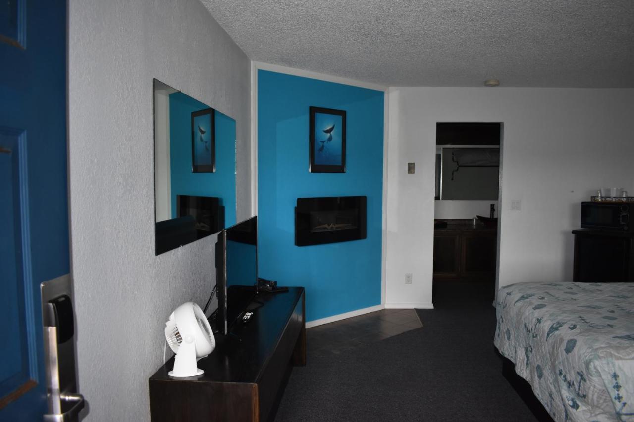 Lighthouse Cove Inn Бандон Экстерьер фото A room at the motel