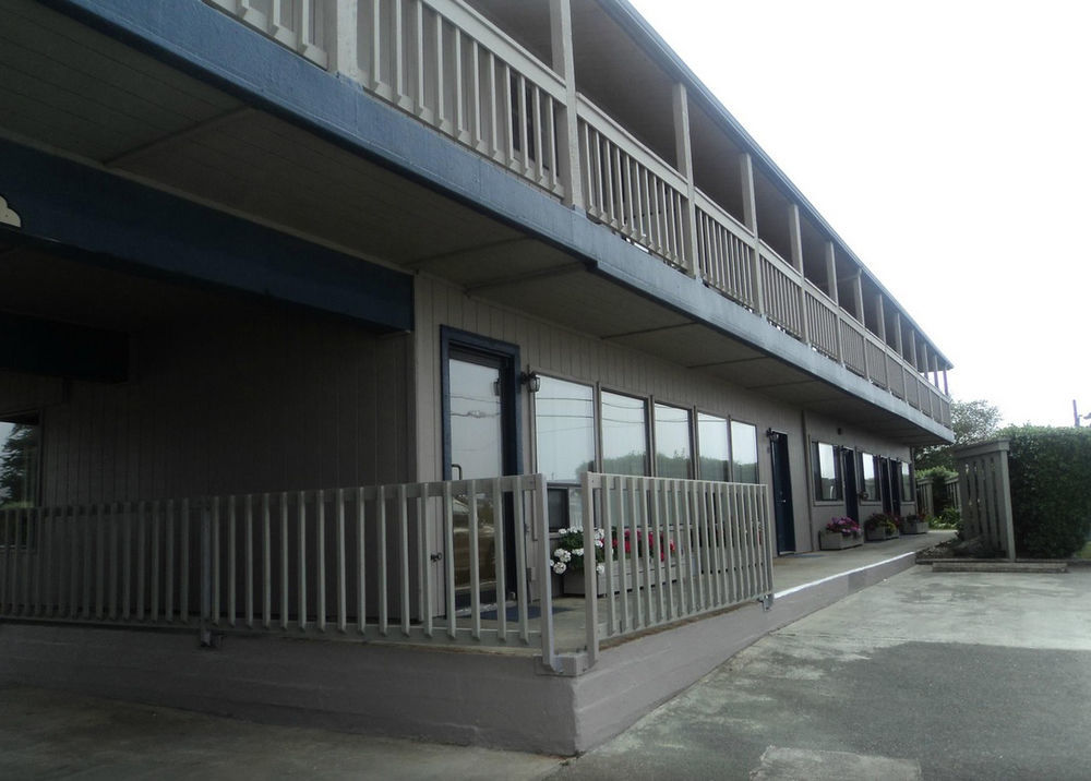 Lighthouse Cove Inn Бандон Экстерьер фото The hotel in 2011